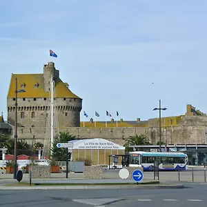 Au Logis De La Rance Frühstückspension